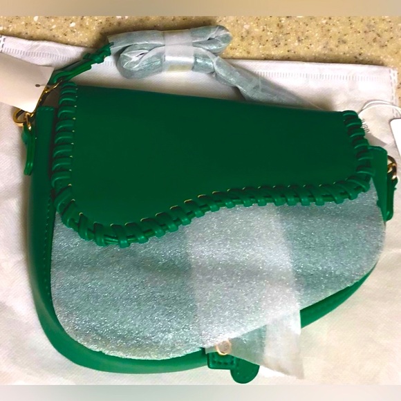 VICI UE Kelly green saddle bag. NEW includes 2 different straps SUG RE $70 - Picture 10 of 16